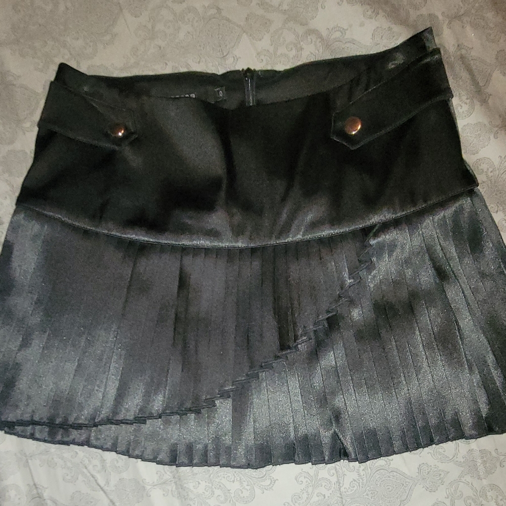 Black mini skirt like new size 0